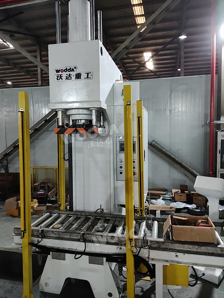 63噸電機(jī)定子壓裝液壓機(jī) 63噸電機(jī)定子壓裝液壓機(jī)