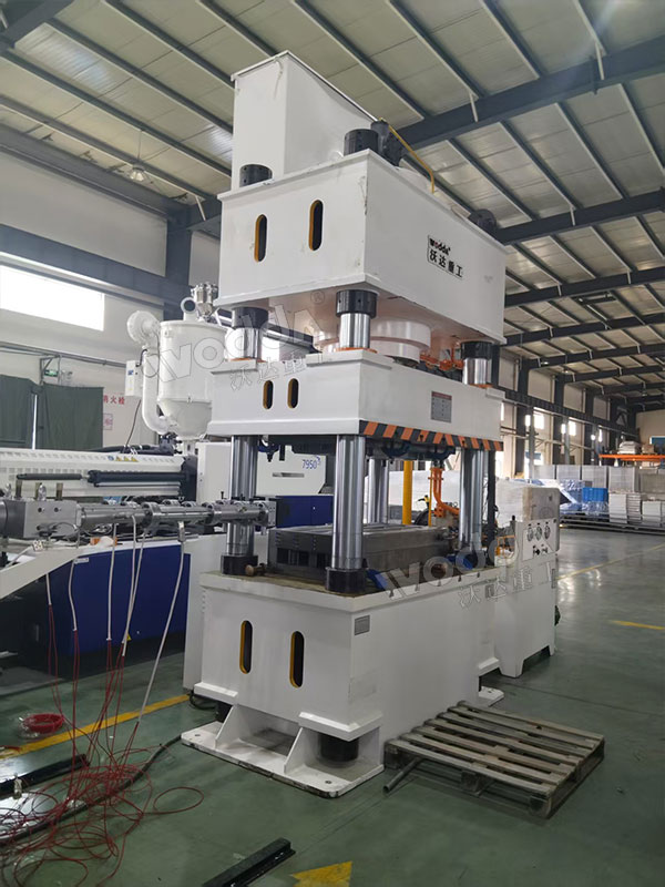 630噸復(fù)合材料成型液壓機