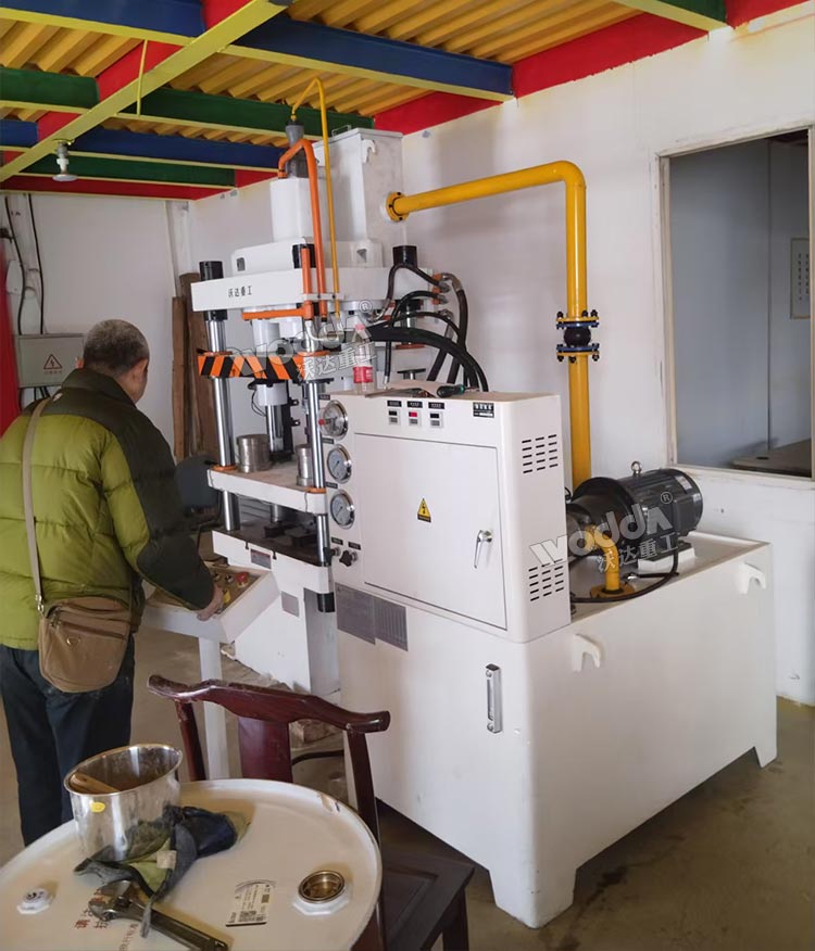 100噸粉末成型液壓機(jī)試機(jī) 100噸粉末成型液壓機(jī)試機(jī)