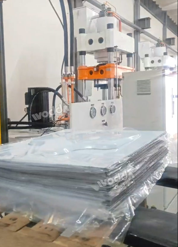 汽車(chē)發(fā)動(dòng)機(jī)護(hù)板 汽車(chē)發(fā)動(dòng)機(jī)護(hù)板