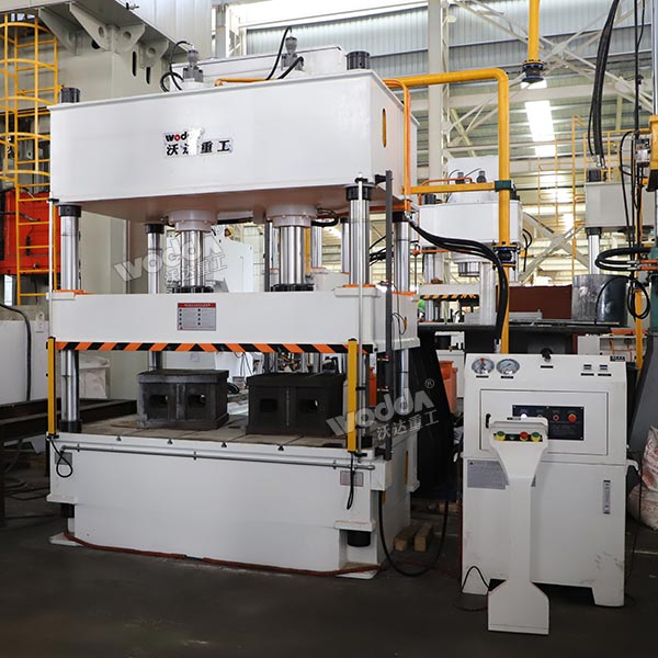 200噸液壓機(jī) 200噸液壓機(jī)