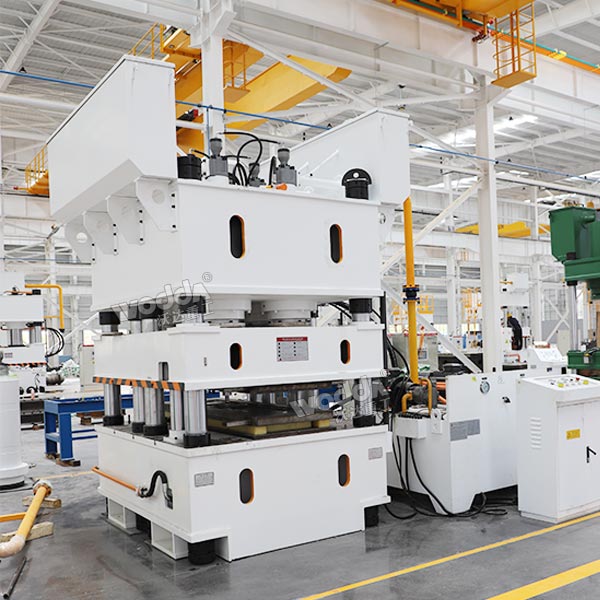 鋼木門壓花機車間實拍 鋼木門壓花機車間實拍