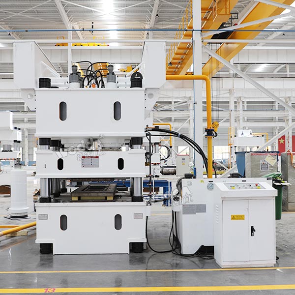 1200噸鋼木門(mén)壓花機(jī).jpg 1200噸鋼木門(mén)壓花機(jī).jpg