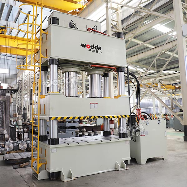 1000噸四柱液壓機(jī) 1000噸四柱液壓機(jī)