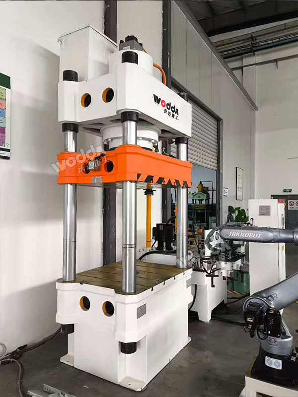 315噸四柱液壓機(jī)(伺服) 315噸四柱液壓機(jī)(伺服)