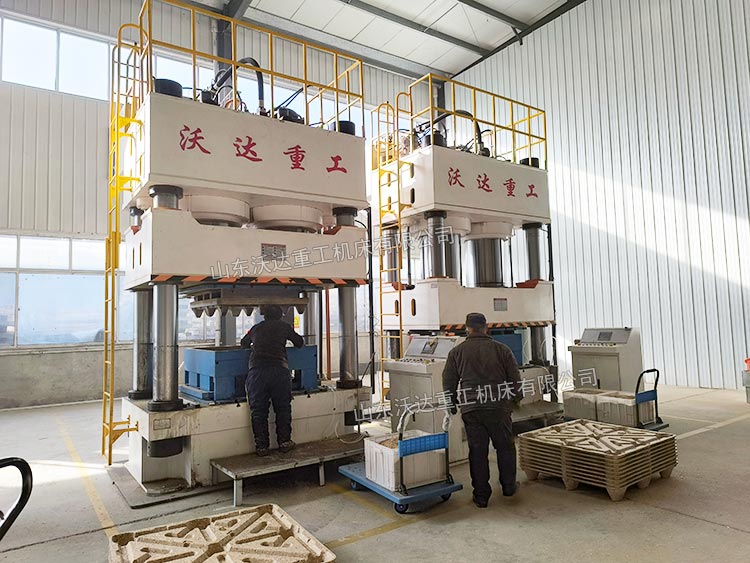 木屑托盤液壓機(jī) 木屑托盤液壓機(jī)