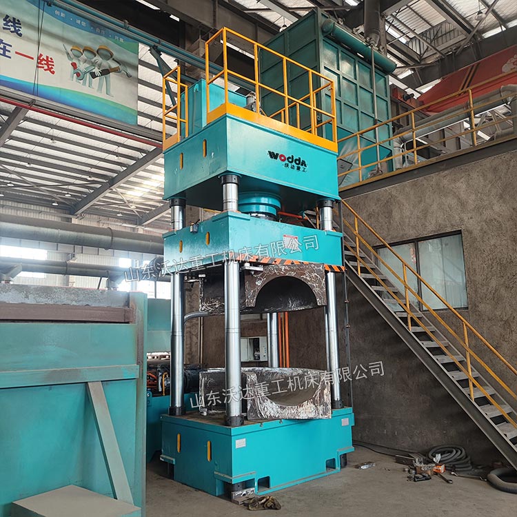 630噸四柱液壓機(jī) 630噸四柱液壓機(jī)